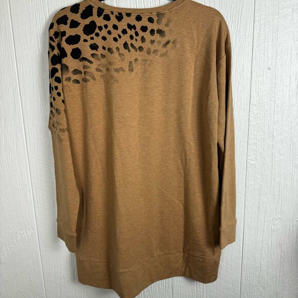 Chico's Zenergy Cheetah Print Head Face Sweater Size 1 or U.S. 8/10 Crew Neck - Picture 7 of 9